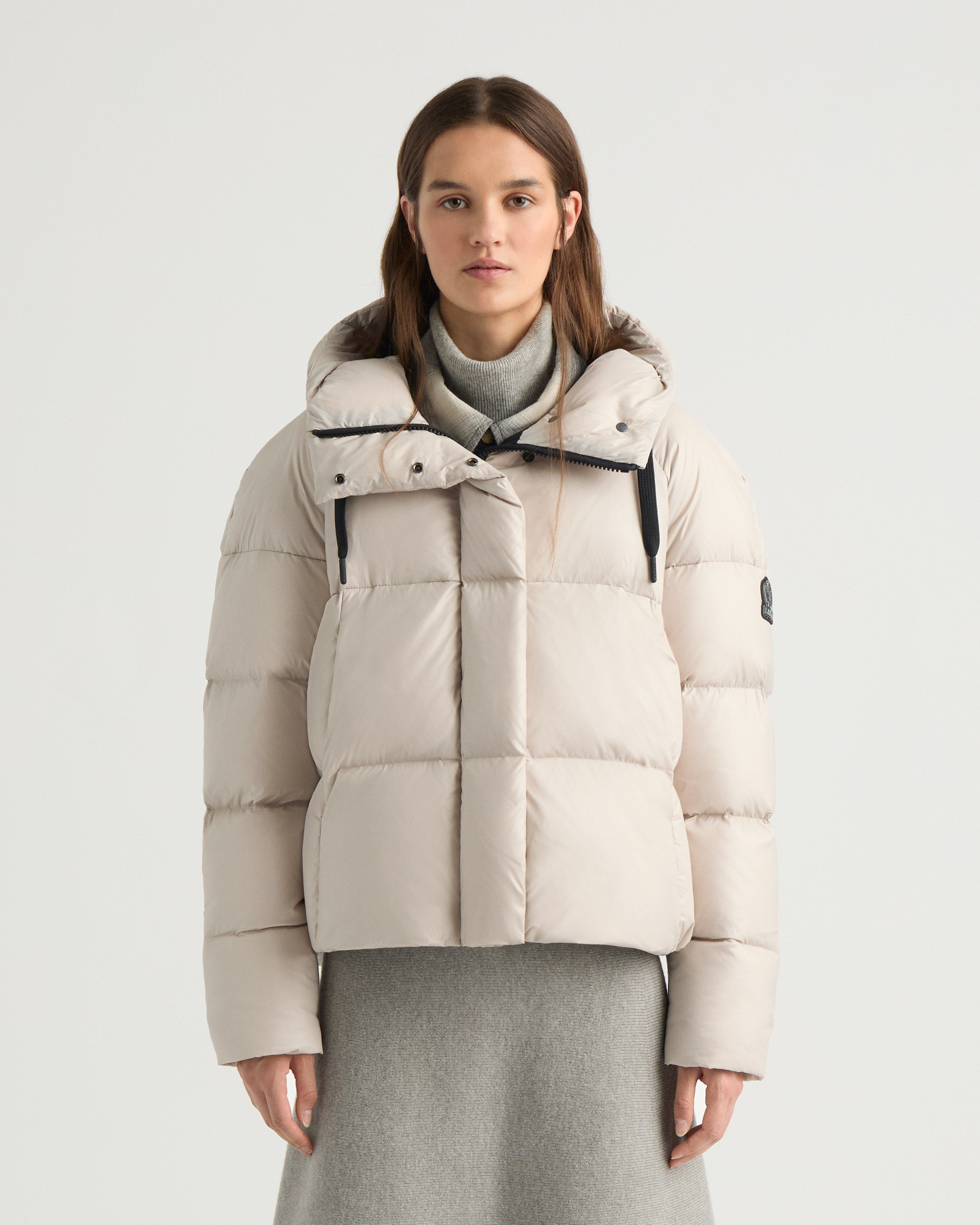 Calixa Cropped Down Puffer in Beige for Women | Kanuk