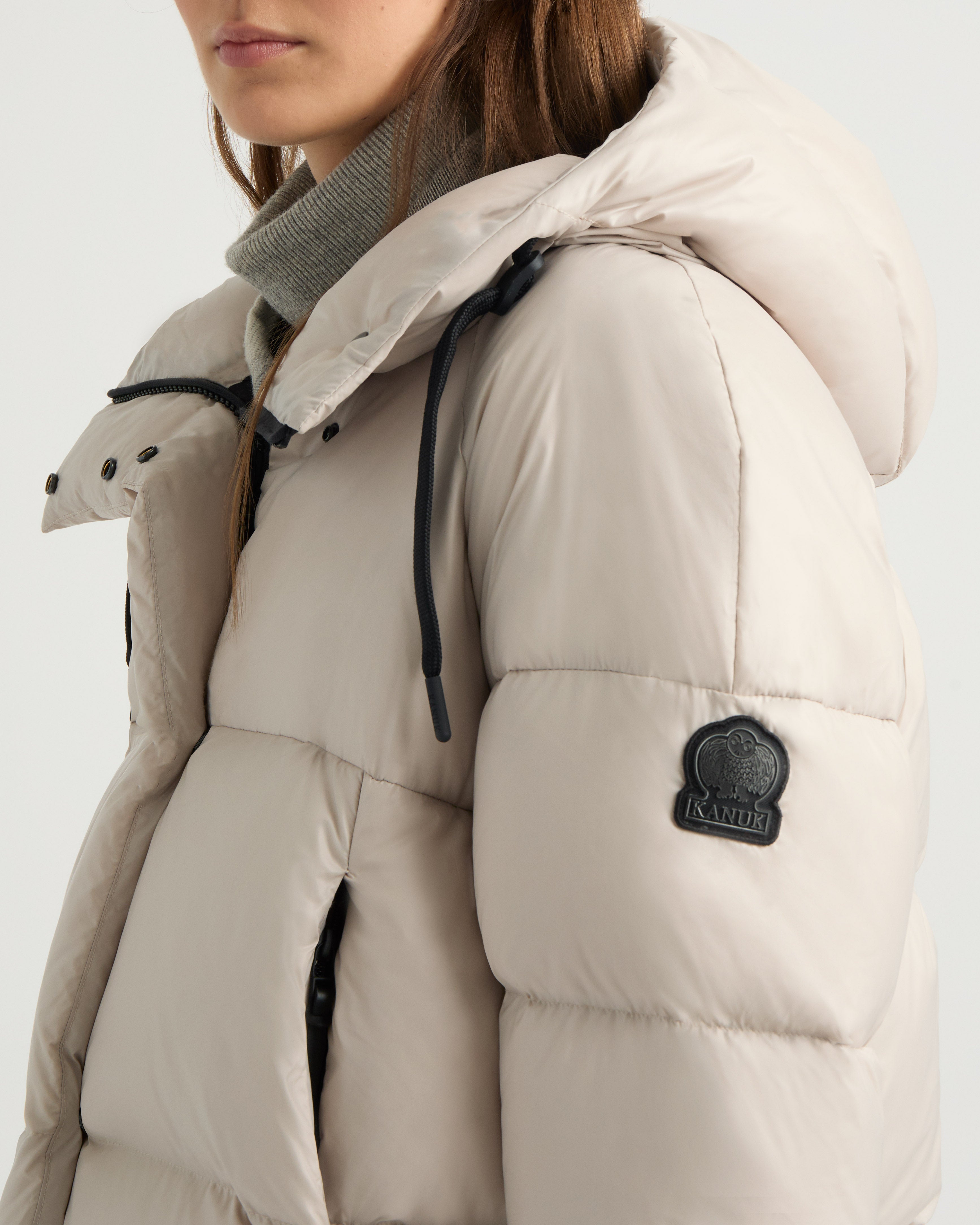 Calixa Cropped Down Puffer in Beige for Women | Kanuk