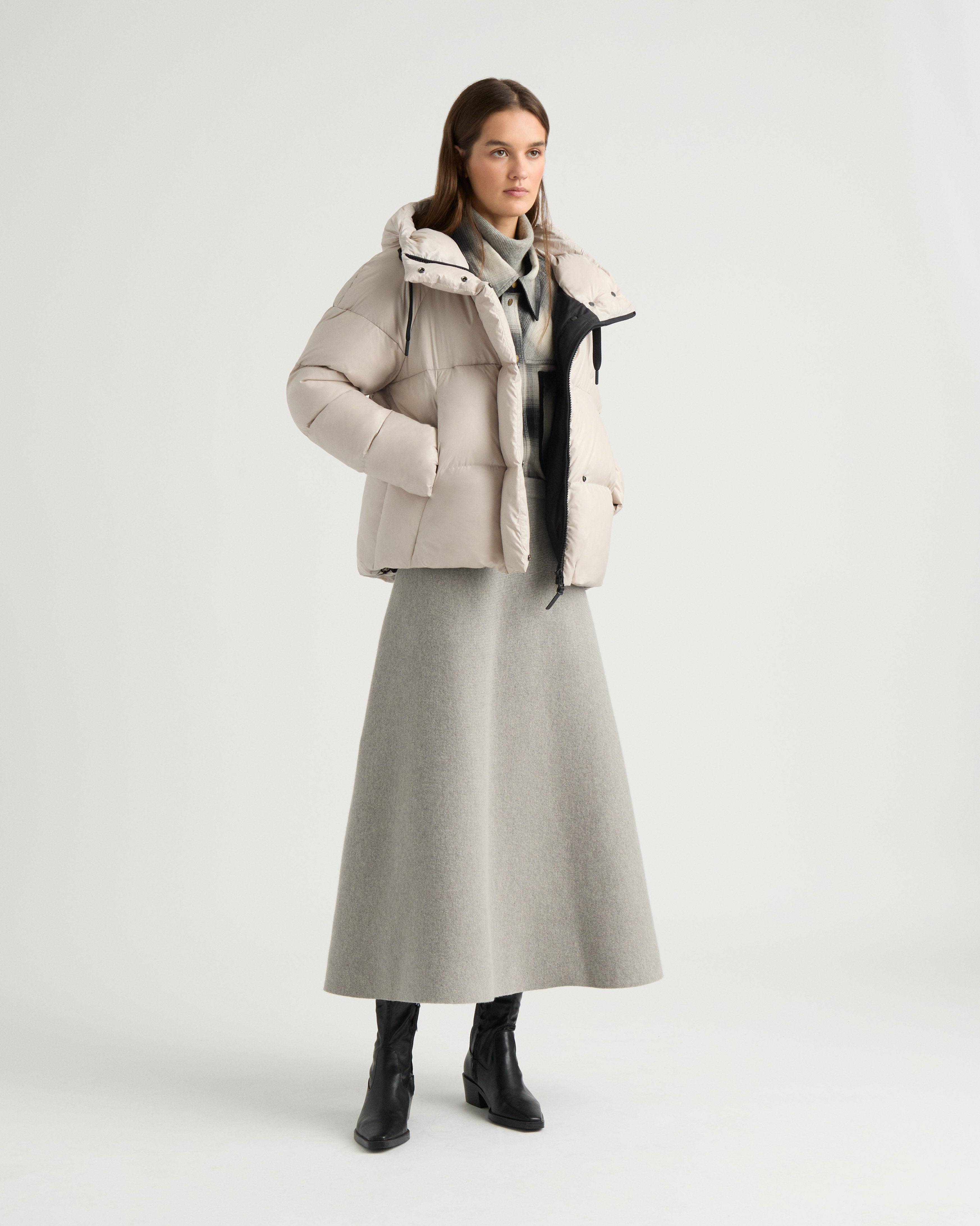 gypsohila Light Duck Coat Beige× Black Calixa Cropped Down Puffer in Beige for Women | Kanuk